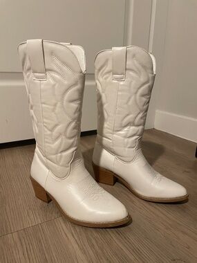 White Cowgirl Boots with Brown Heel